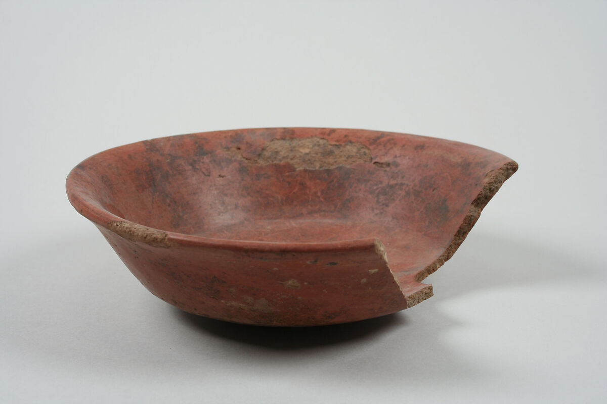 Undecorated painted bowl with flared sides, Ceramic, pigment, Paracas 