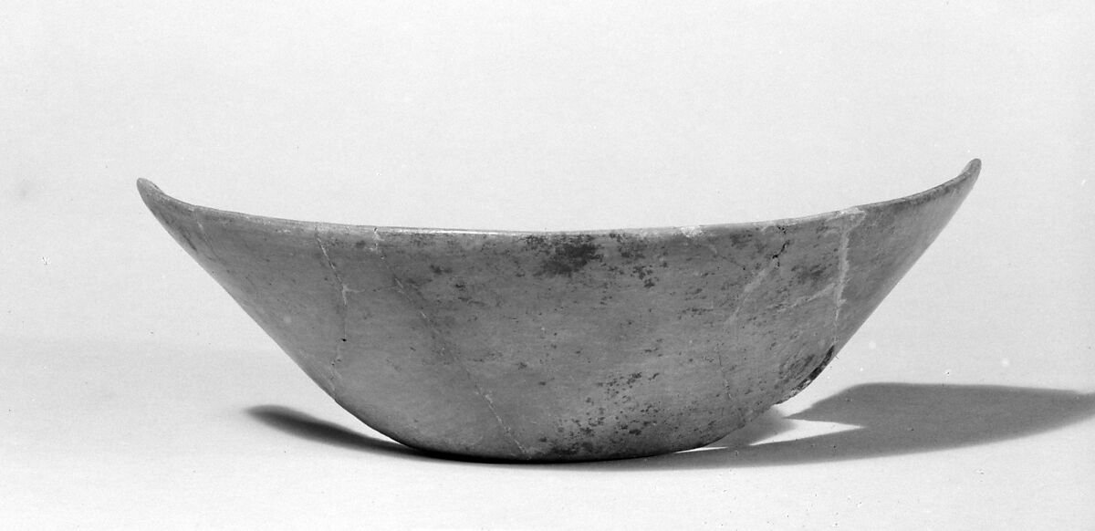 Undecorated painted bowl with flared sides, Ceramic, Paracas 