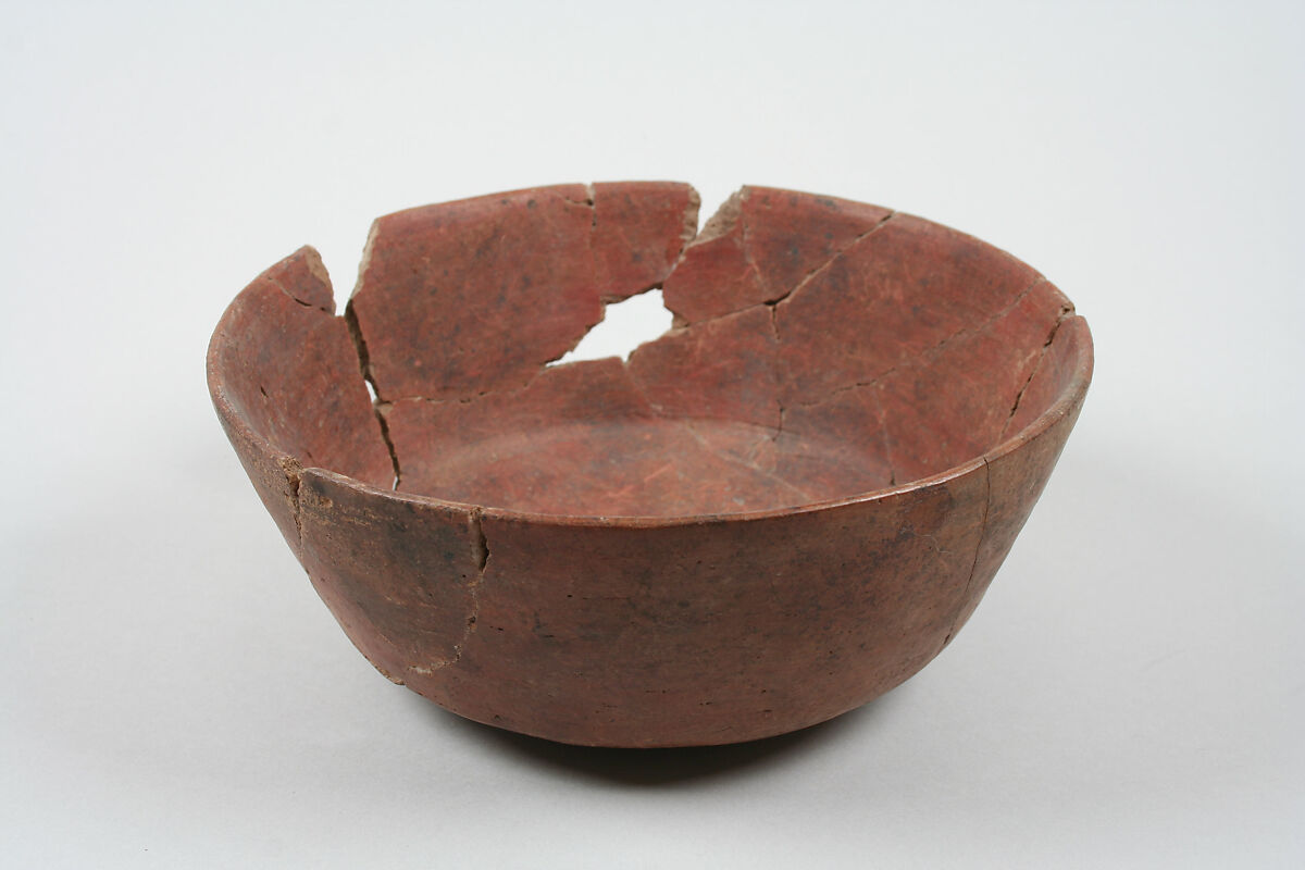 Undecorated painted bowl with straight sides, Ceramic, slip, Paracas 