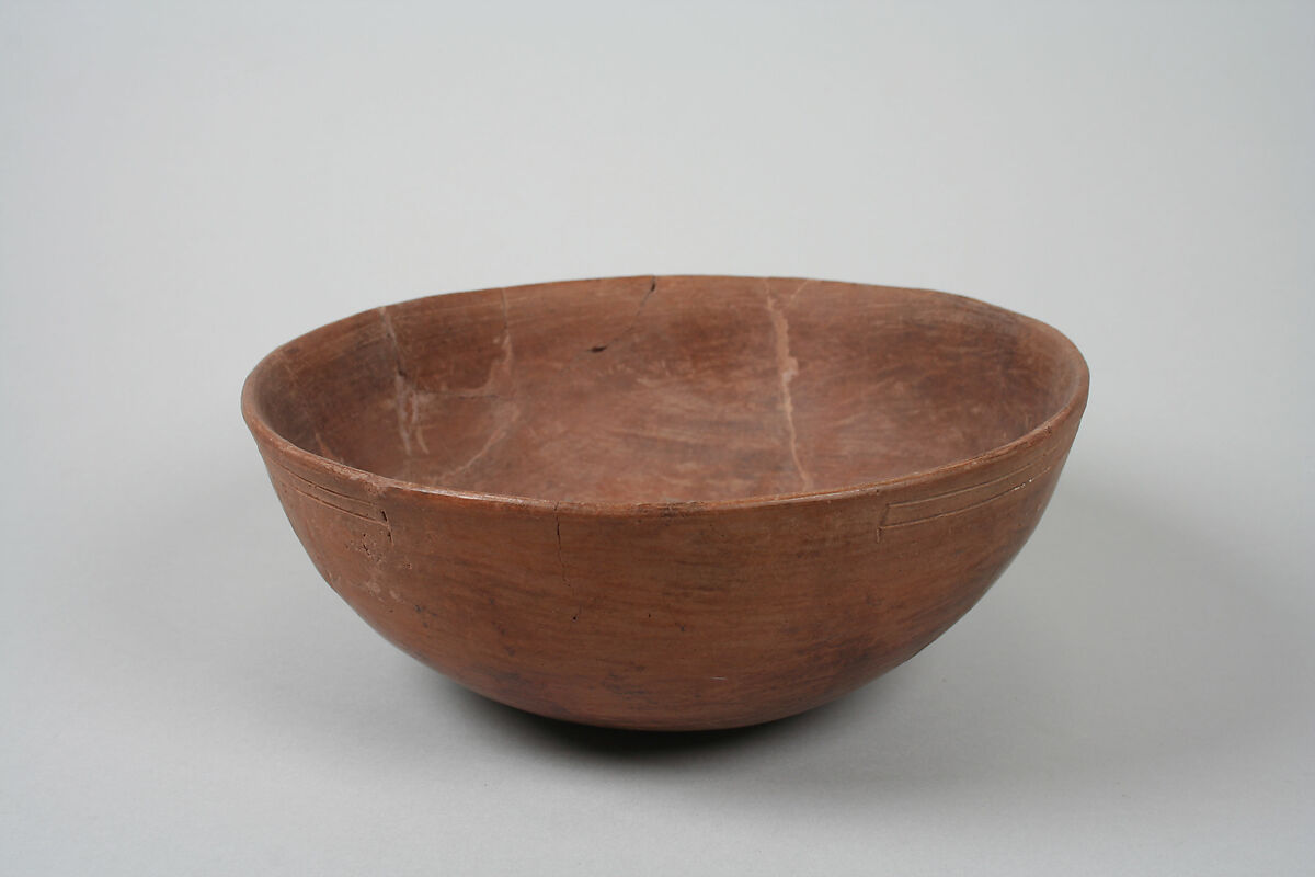 Undecorated painted bowl, Ceramic, slip, Paracas 