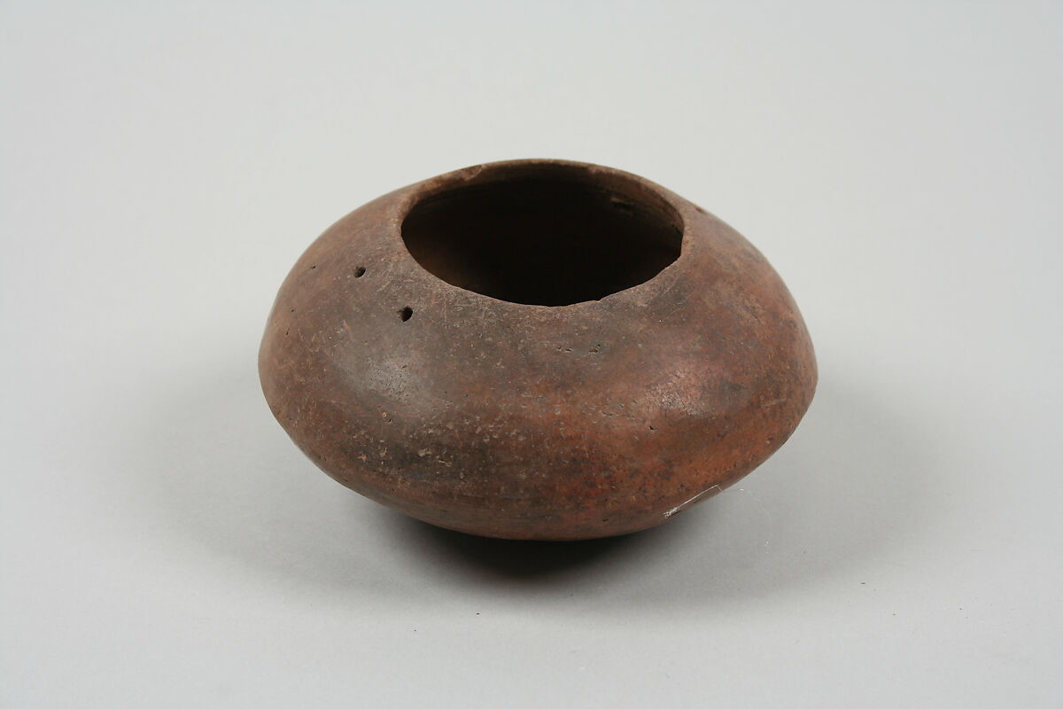 Undecorated lenticular bowl with suspension holes, Ceramic, slip, Paracas 