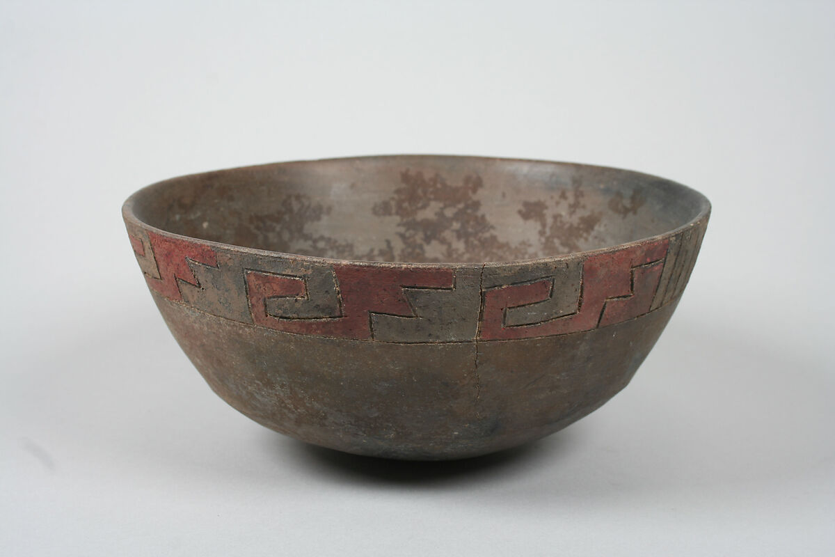 Painted bowl with geometric pattern, Ceramic, pigment, Paracas 
