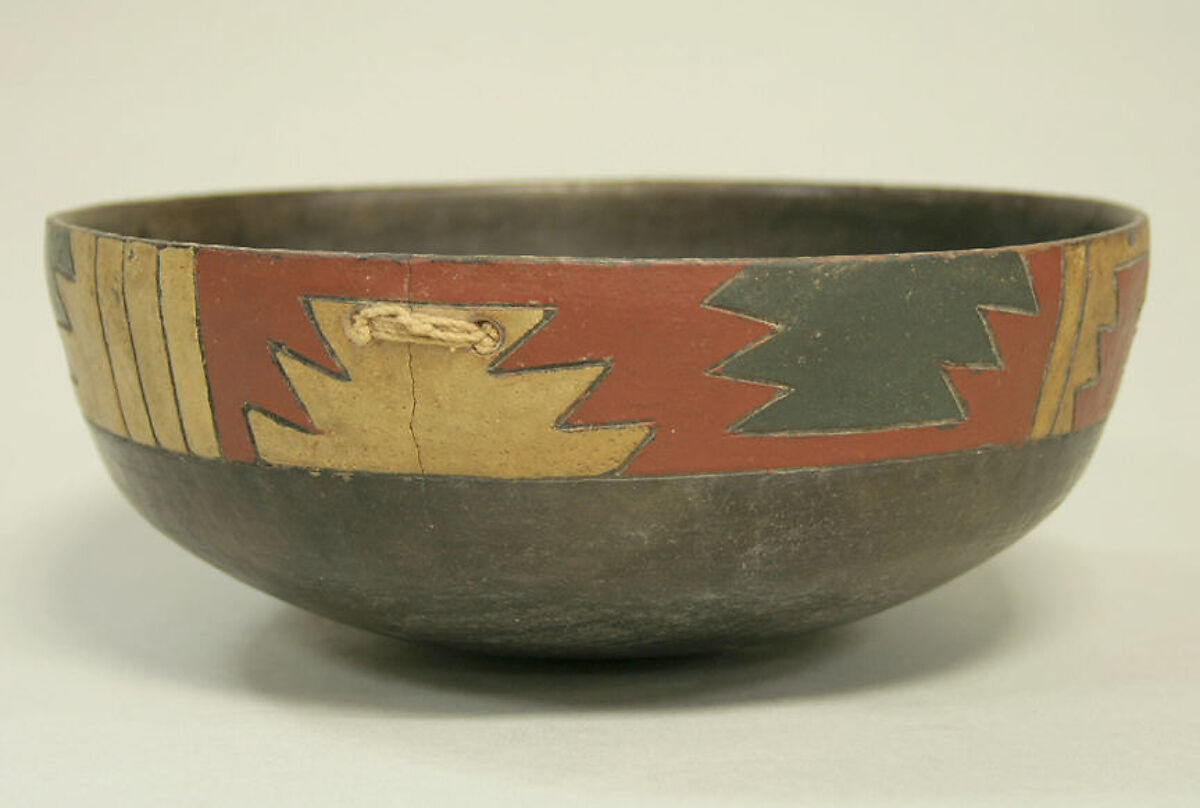 Greyware Bowl with Incised Geometric Patterns, Ceramic, pigment, Paracas 