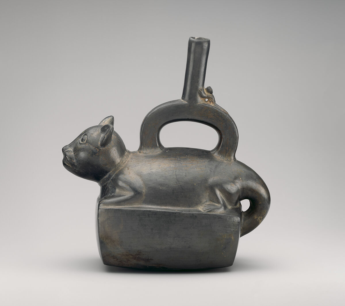 Stirrup-spout bottle with feline, Chimú artist(s), Ceramic, Chimú 