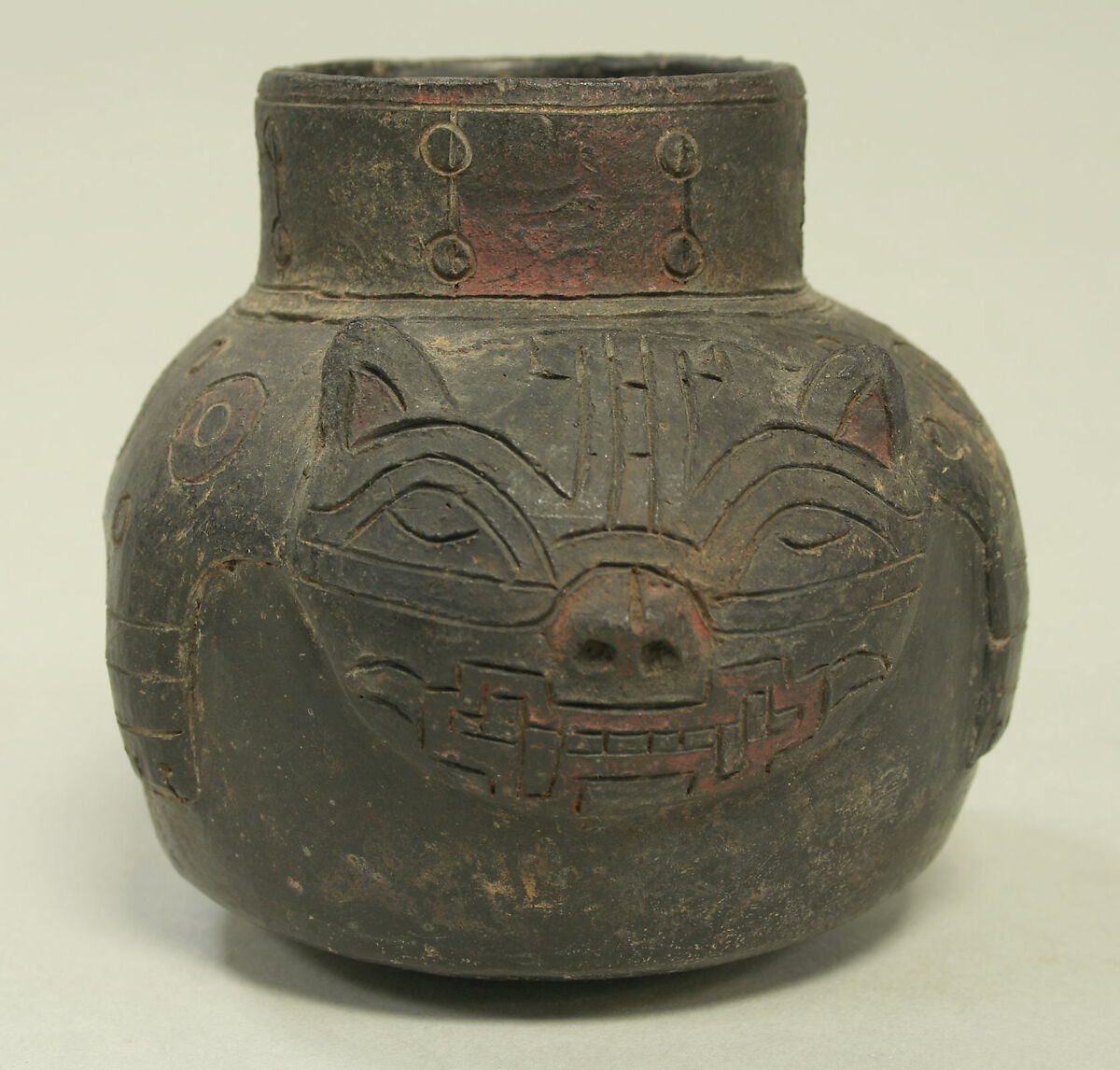 Single Spout Jar in the Form of a Feline, Ceramic, pigment, Paracas 