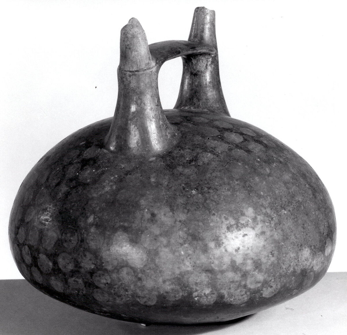 Double Spout and Bridge Bottle with Bird, Ceramic, pigment, Paracas