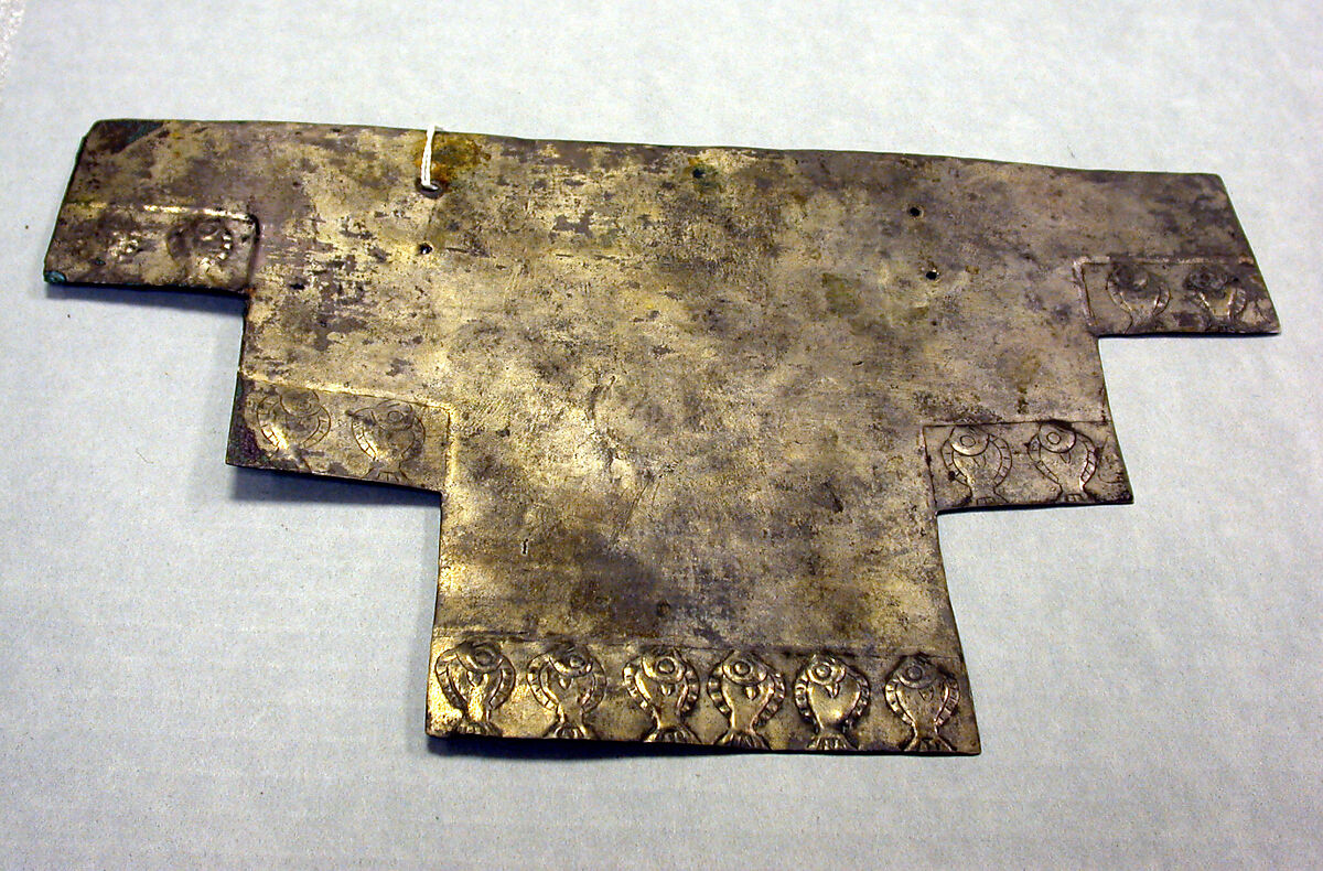 Ornament Plaque with Fish Motif, Silver (hammered), gilt, Chimú 