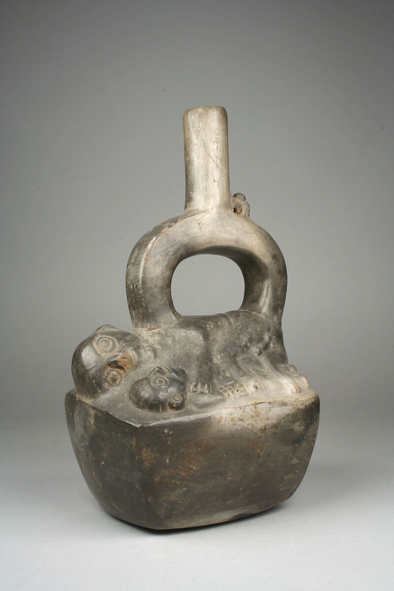 Stirrup Spout Bottle with Figures, Ceramic, Chimú 