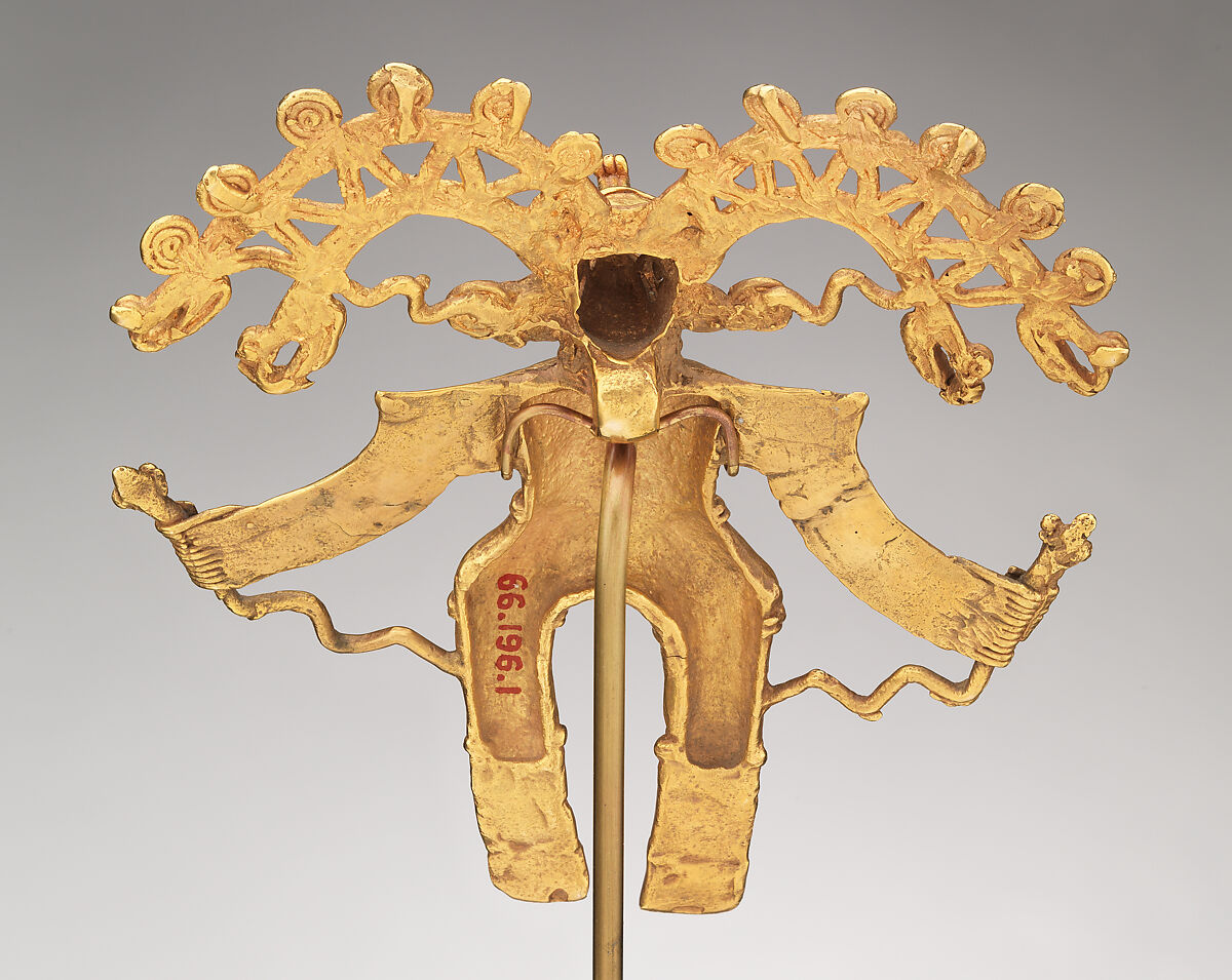 Crocodile-head figure pendant, Chiriquí artist(s), Gold, Chiriqui
