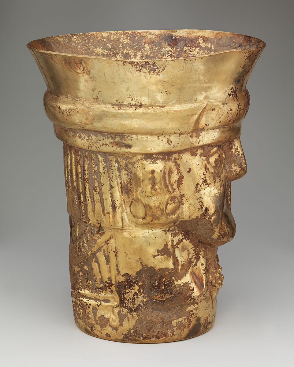 Beaker with figure and Spondylus shell, Lambayeque (Sicán) artist(s), Gold, Lambayeque (Sicán)