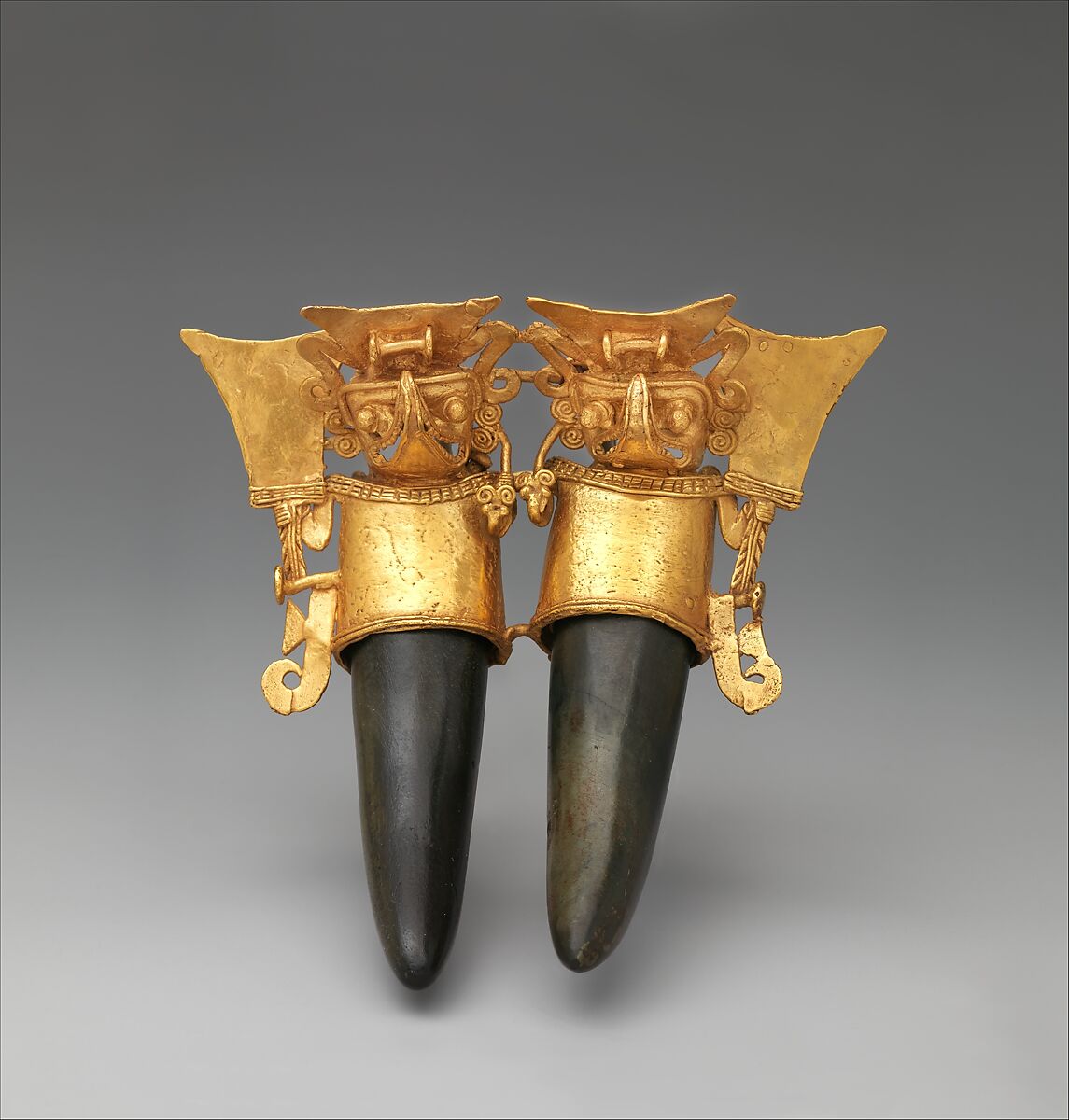 Double-Bat-Head Figure Pendant, Gold, greenstone, Coclé (Parita) 