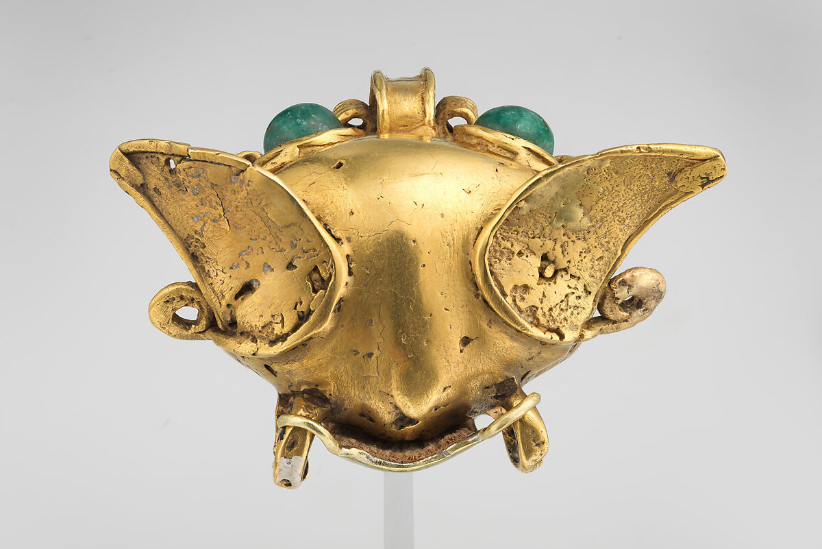 Feline-Head Pendant, Gold, greenstone inlay, Coclé (Macaracas) (?)