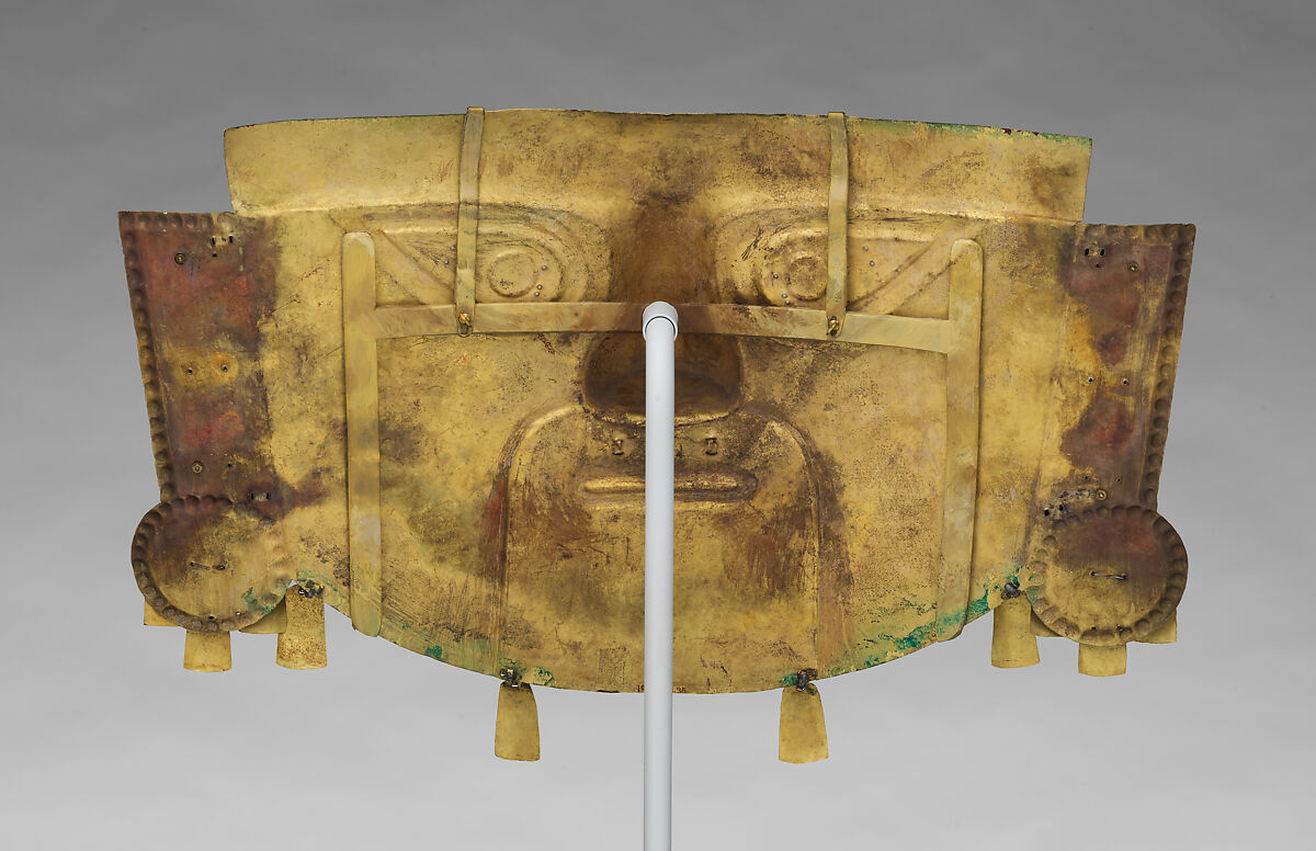 Funerary mask, Lambayeque (Sicán) artist(s), Gold, silver-copper alloy, cinnabar, Lambayeque (Sicán)