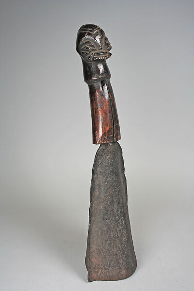 Gong: Figurative Handle, Iron, wood, Cameroon 