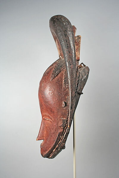Face Mask (Gu), Attributed to Zuenola (central Côte d'Ivoire) (possibly), Wood, pigment, cord