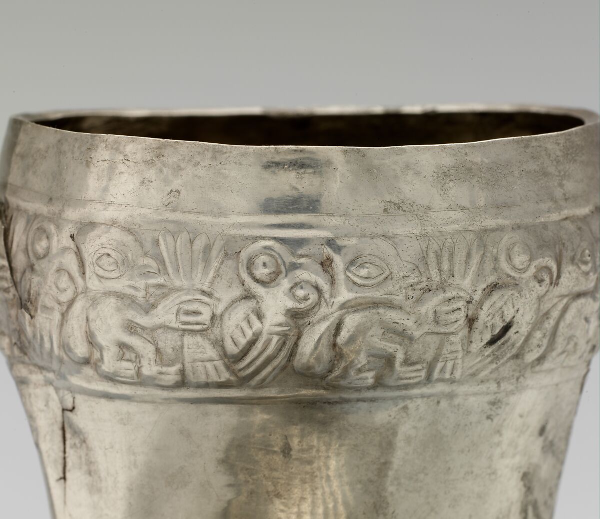 Double-chambered vessel with dog, Chimú artist(s), Silver, gold, Chimú
