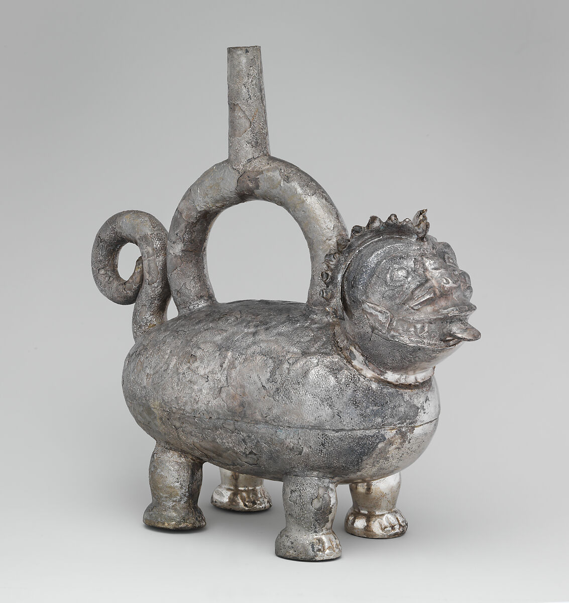 Stirrup-spout bottle with feline, Chimú artist(s), Silver, Chimú