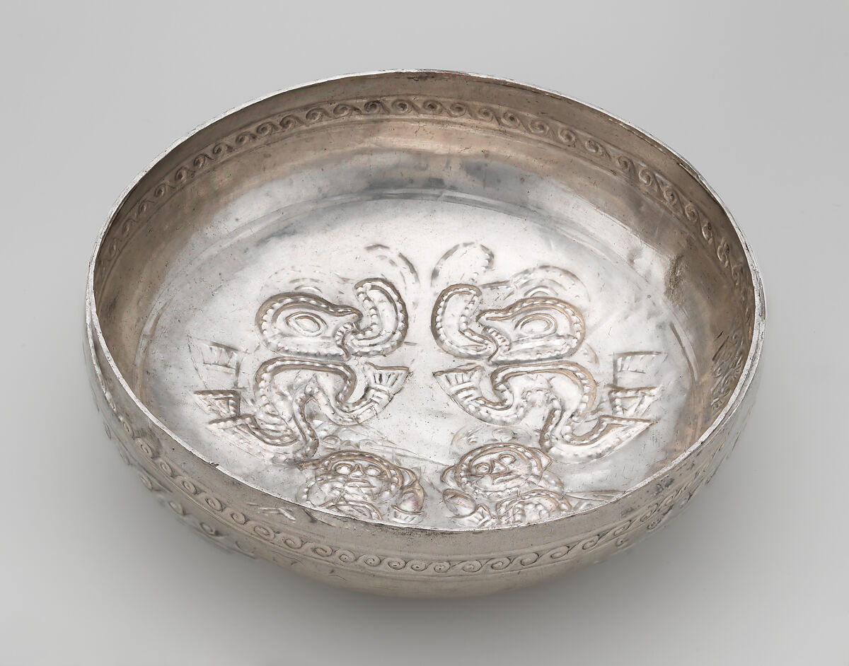 Bowl, Chimú artist(s), Silver, Chimú 
