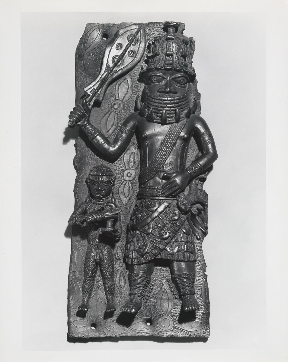 Plaque with Ìyàsẹ́ (Royal Commander) and Attendant, Ìgùn Ẹ́rọ̀nwwọ̀n (brass-casting guild) artists, Brass, Edo peoples