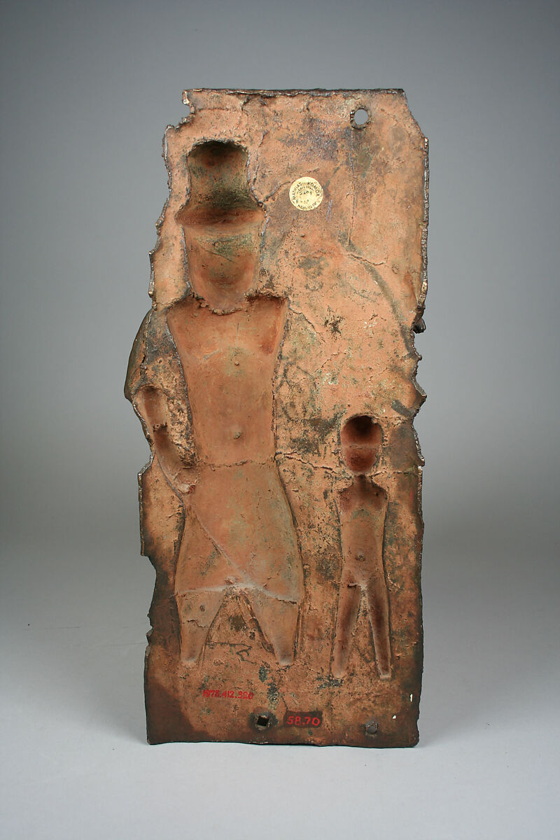 Plaque with Ìyàsẹ́ (Royal Commander) and Attendant, Ìgùn Ẹ́rọ̀nwwọ̀n (brass-casting guild) artists, Brass, Edo peoples