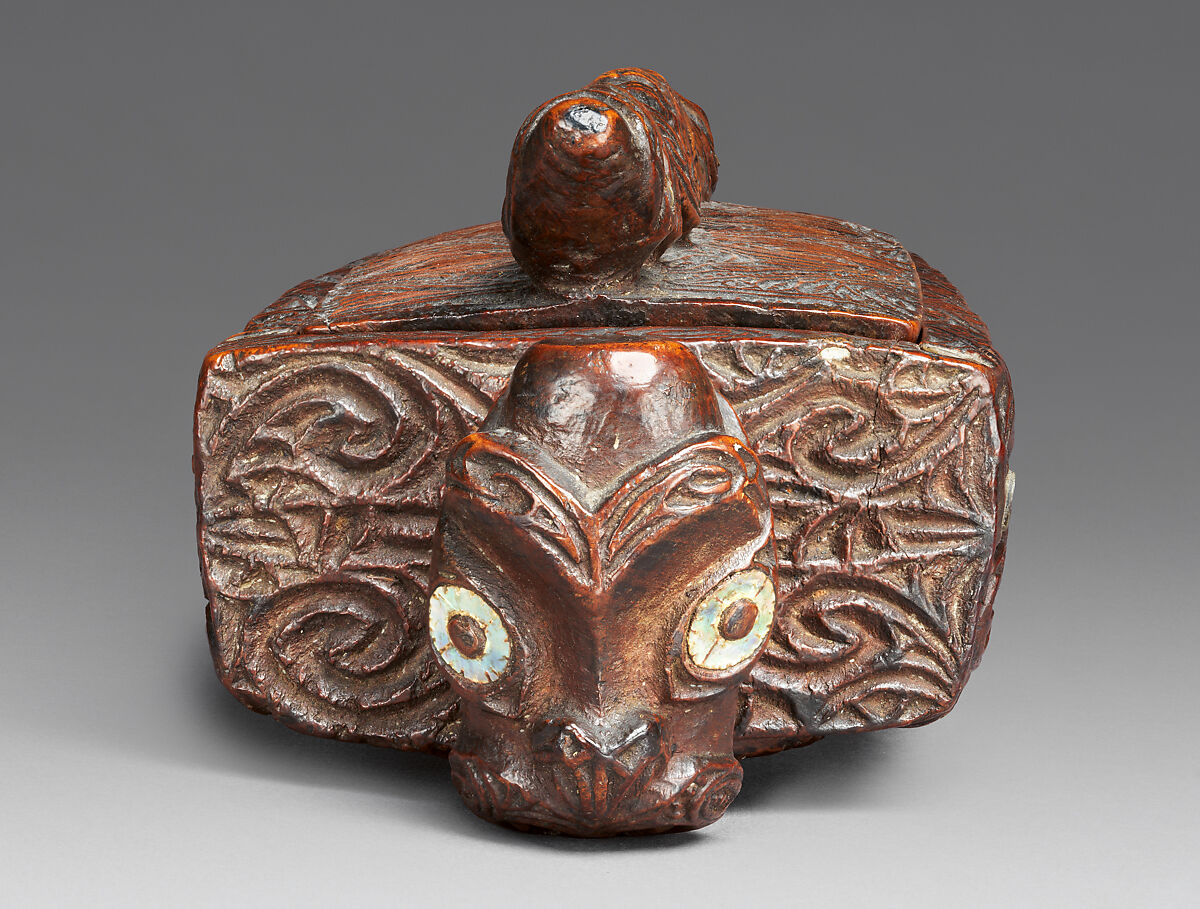 Papahou (treasure box), Māori artist, Wood, shell (pāua), Maori people