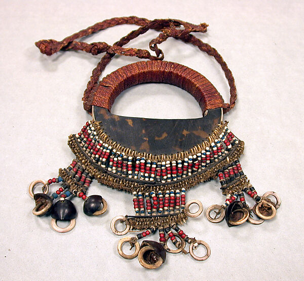 Necklace (Bakiha [?]), Tridacna shell, turtle shell, shell, glass beads, porpoise teeth, seeds, fiber, Santa Catalina or Santa Ana Island