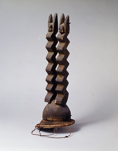 Nama tyétyé (hyena) headdress