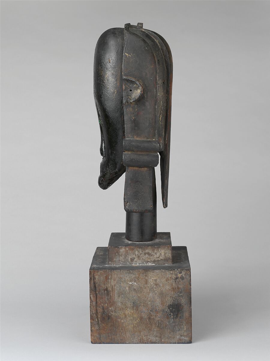 Nlô byeri (reliquary guardian head), Betsi-Fang artist, Wood, copper alloy, palm oil, Betsi-Fang peoples