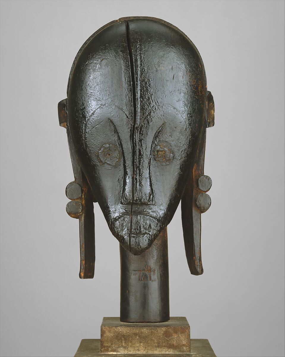 Nlô byeri (reliquary guardian head), Betsi-Fang artist, Wood, copper alloy, palm oil, Betsi-Fang peoples