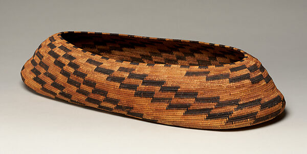 One-rod coiled boat basket, Mary Knight Benson  Yokayo Pomo (Mendocino County, California), Willow shoot foundation, sedge root weft, and dyed bulrush root weft, Yokayo Pomo