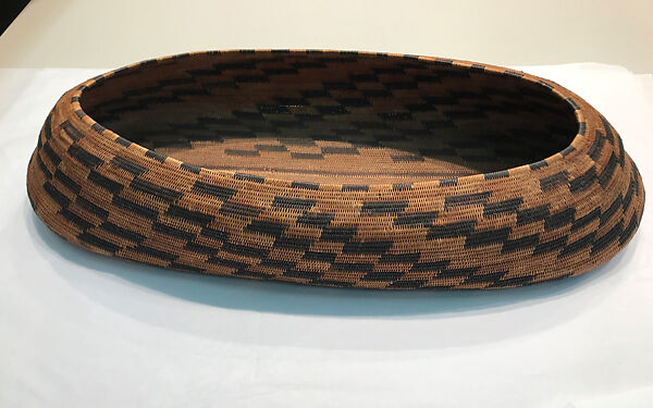 One-rod coiled boat basket, Mary Knight Benson (Yokayo Pomo (Mendocino County, California), 1878–1930), Willow shoot foundation, sedge root weft, and dyed bulrush root weft, Yokayo Pomo