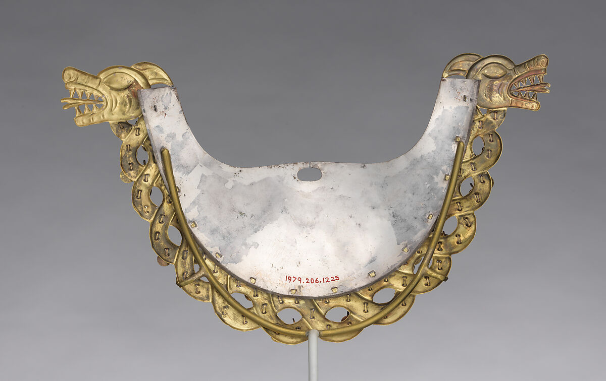 Nose ornament with intertwined creatures, Moche artist(s), Gold, silver, Moche