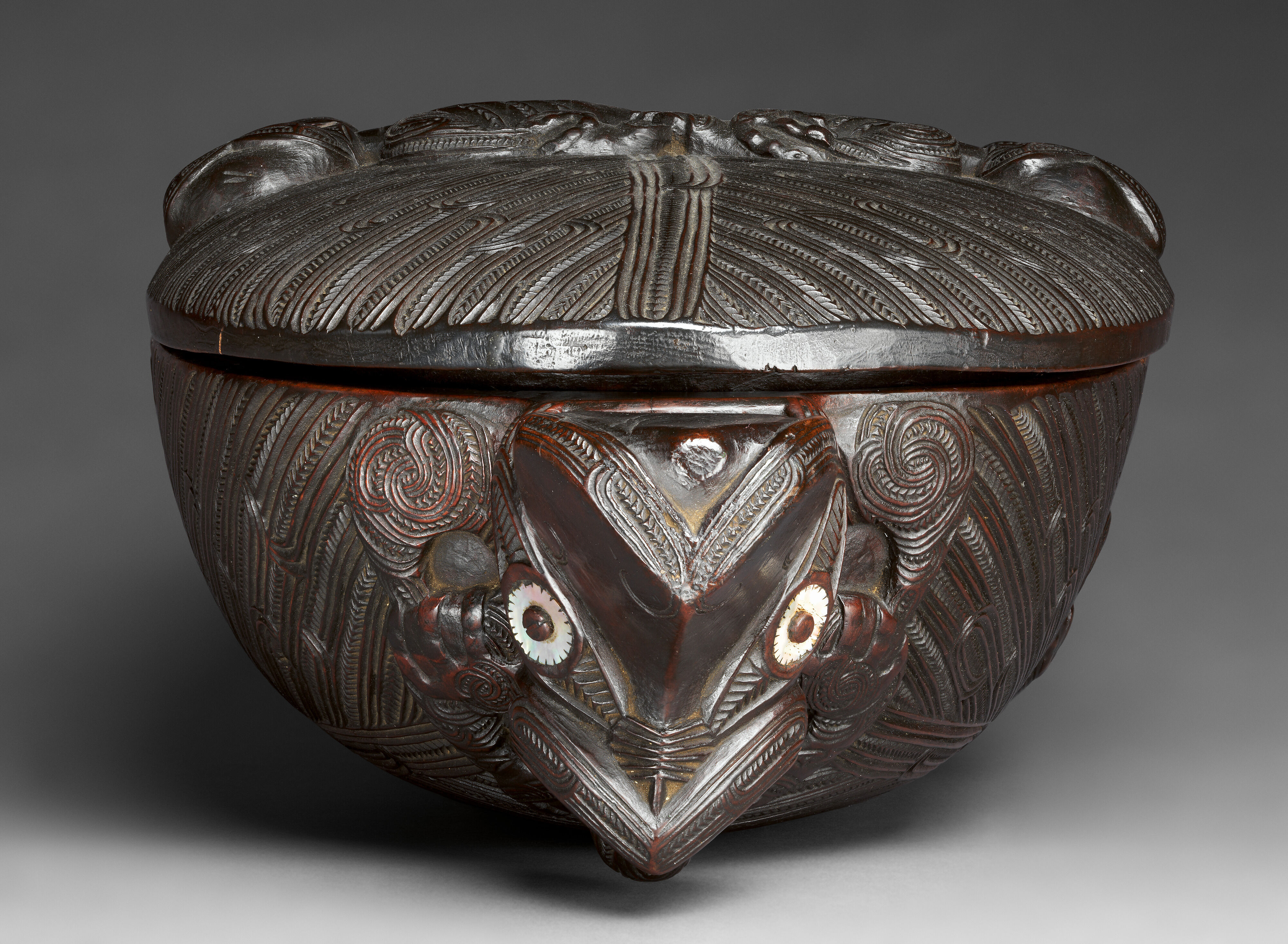 Māori artist - Waka huia (treasure box) - Maori people - The
