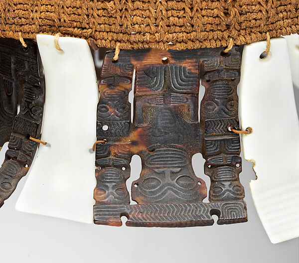 Paè kaha (headdress), Ènata artist, Pearl shell, turtle shell, fiber, Marquesan (Enata) people