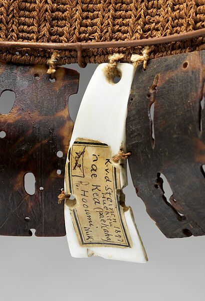 Paè kaha (headdress), Ènata artist, Pearl shell, turtle shell, fiber, Marquesan (Enata) people