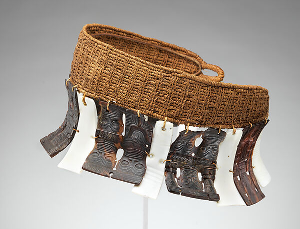 Paè kaha (headdress), Ènata artist, Pearl shell, turtle shell, fiber, Marquesan (Enata) people