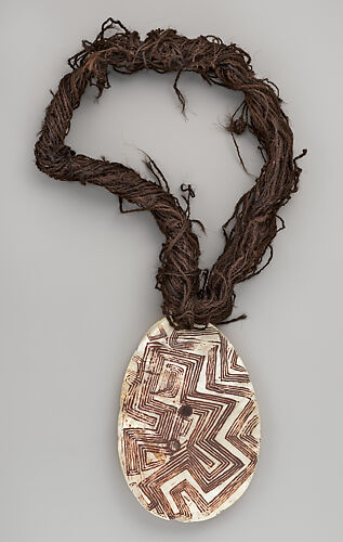 Riji, jakoli, or longkalongka (engraved pearl shell) with belt