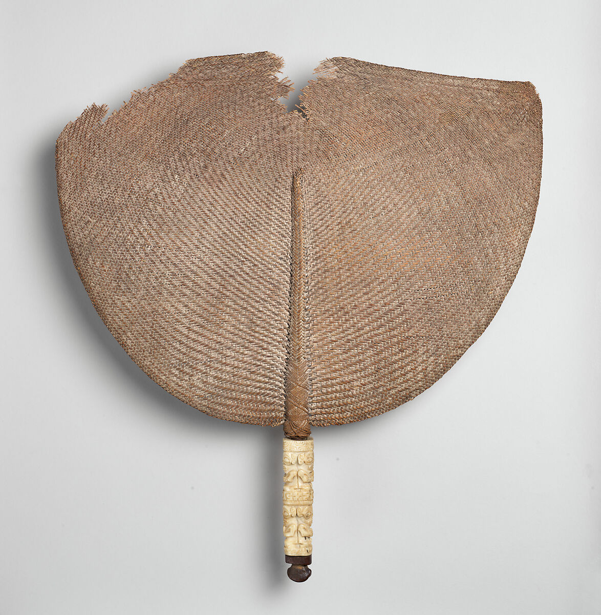 Tahiì (fan), Ènata artist, Wood, whalebone, fiber, Marquesan (Enata) people