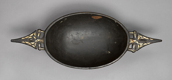 Bowl (Apira Ni Mwane), Wood, chambered nautilus shell, Solomon Islands