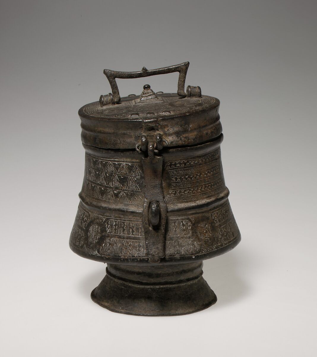 Container (Kuduo), Brass, pigment, Akan peoples, Asante 