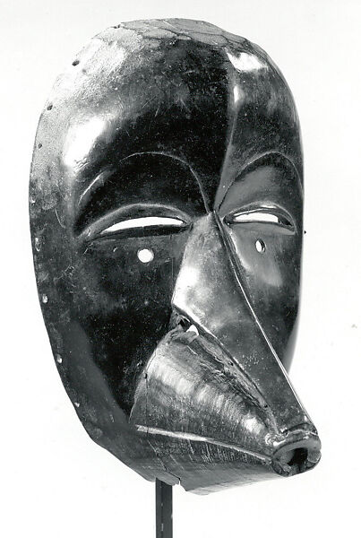 Face Mask, Wood, hide with fur, fiber, iron, metal, Dan peoples 