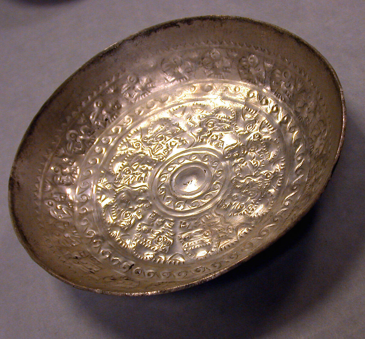 Pair of bowls with repoussé work, Silver, Chimú 