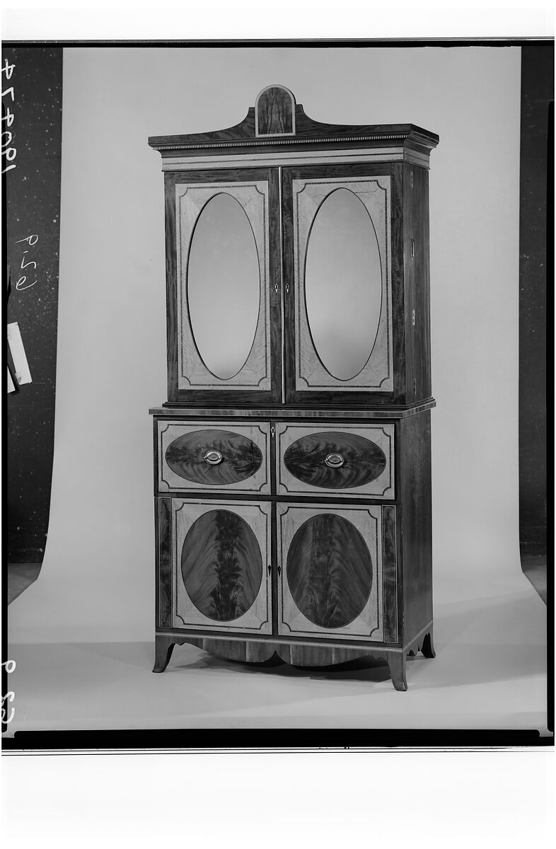 Desk and Bookcase, John Davey (active ca. 1797–1822), Mahogany, satinwood veneer with white pine,
yellow poplar, American