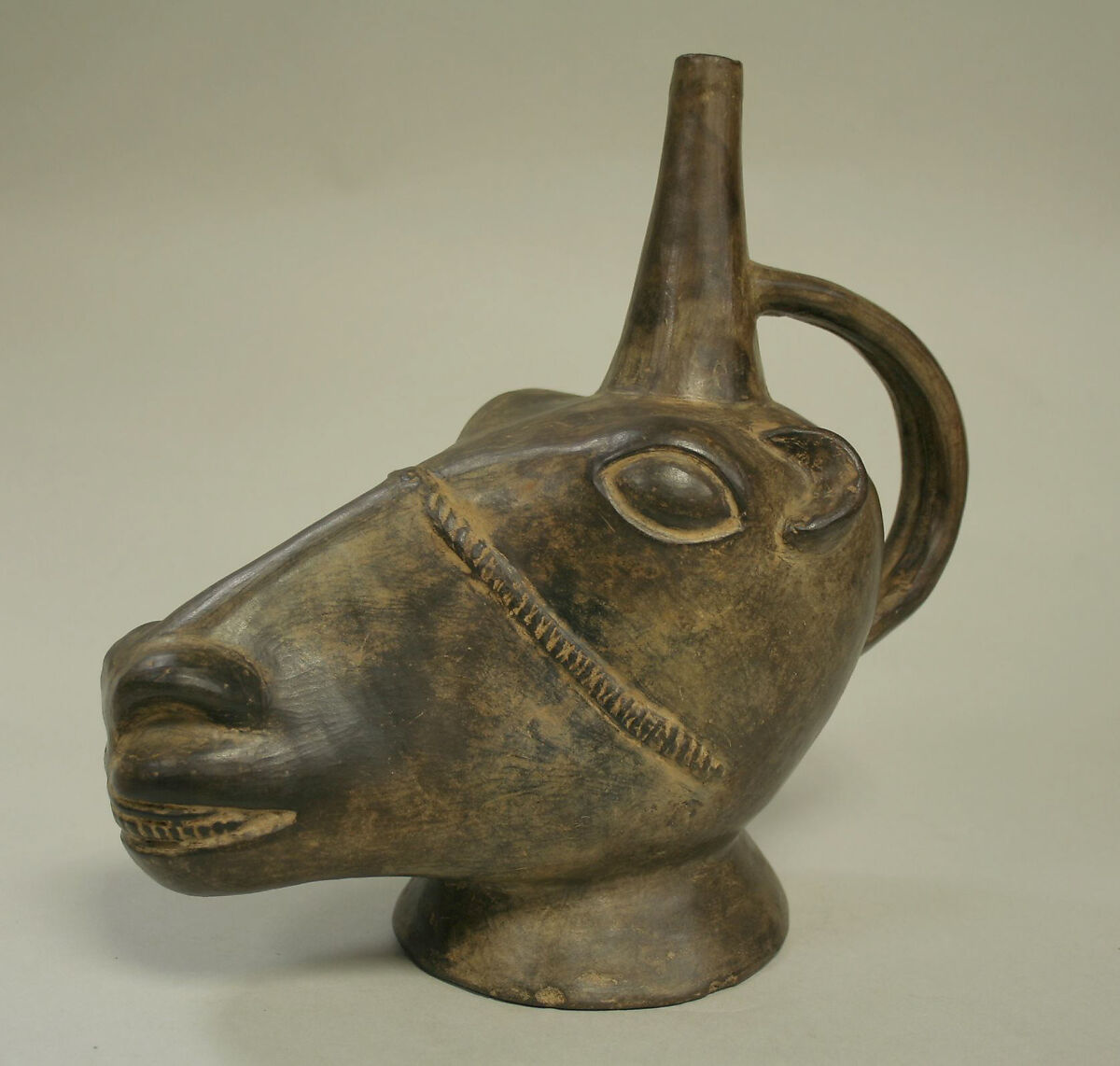 Stirrup Spout Bottle with Llama Head, Ceramic, Chimú 