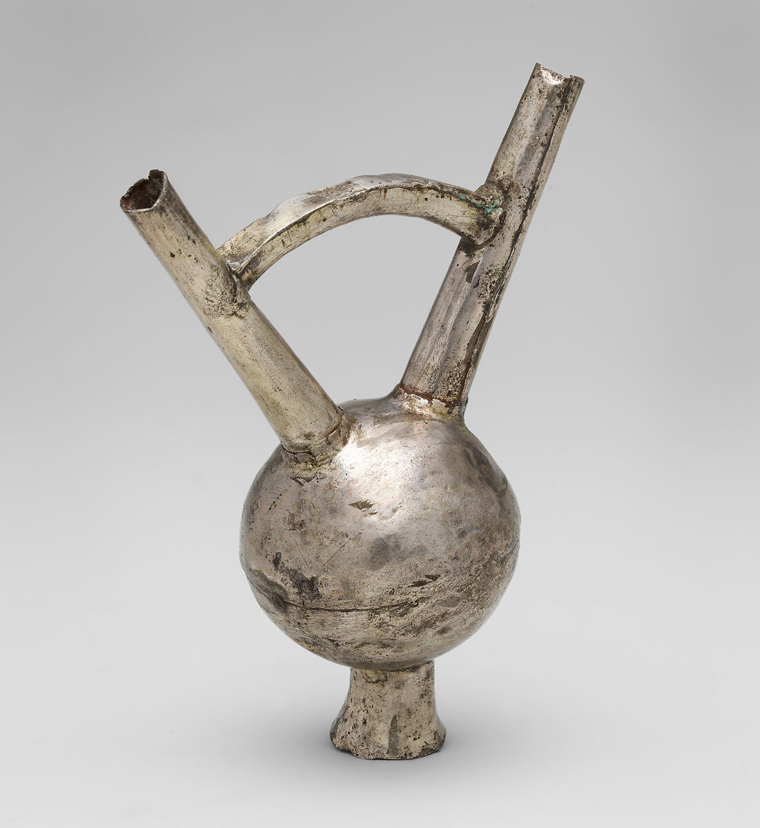 Miniature bottle, Chimú or Chancay artist(s), Silver, Chimú or Chancay