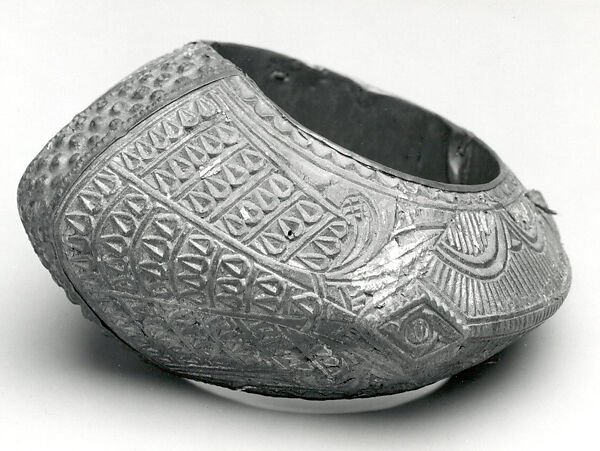 Galang gadang (bracelet), Minangkabau artists, Wood, gold leaf, metal, paint, cloth, Minangkabau people