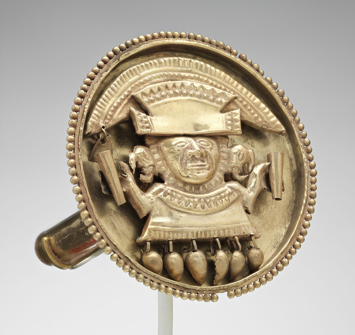Earflare with figure holding beakers, Chimú artist(s), Gold, Chimú