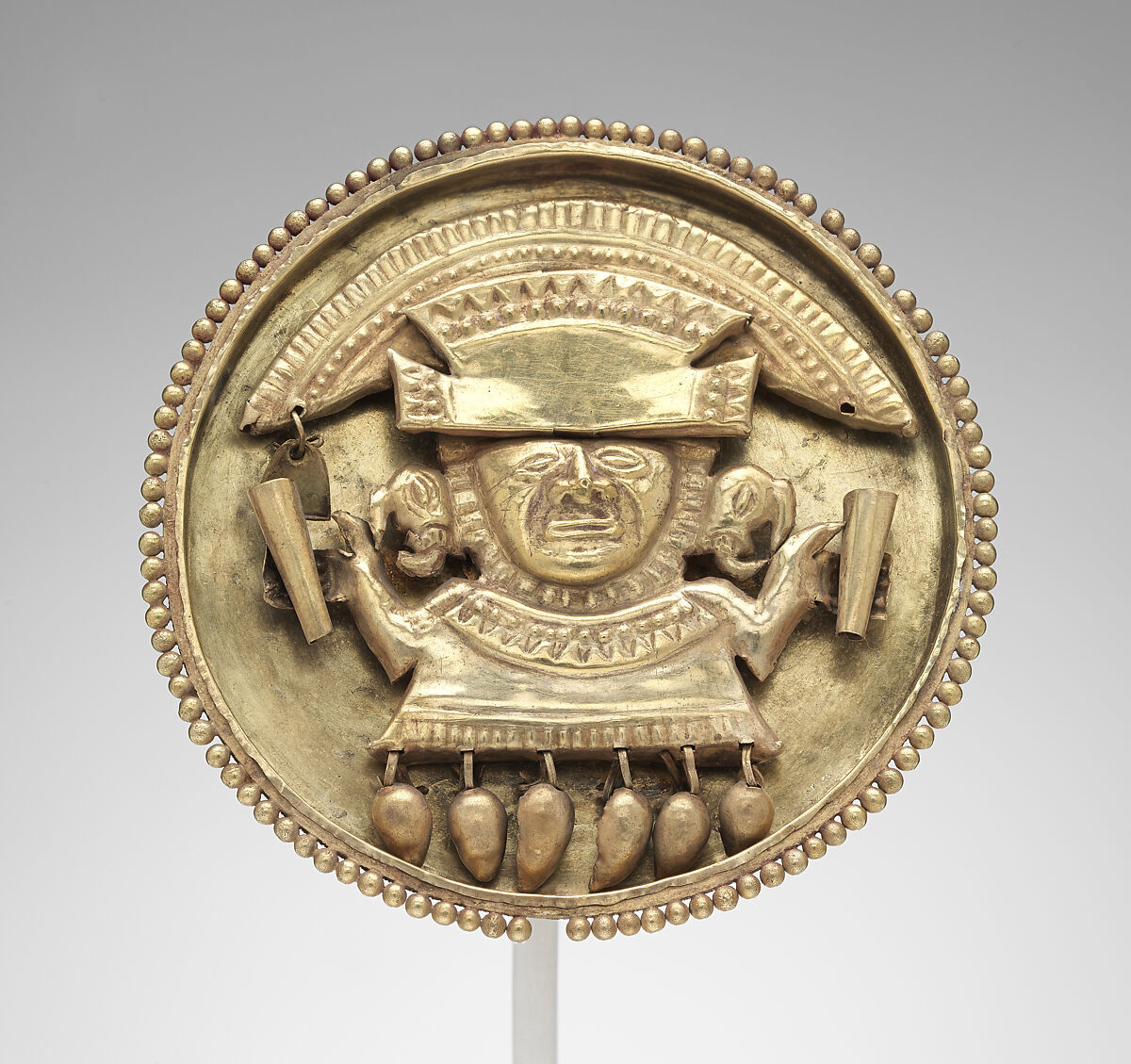 Earflare with figure holding beakers, Chimú artist(s), Gold, Chimú 