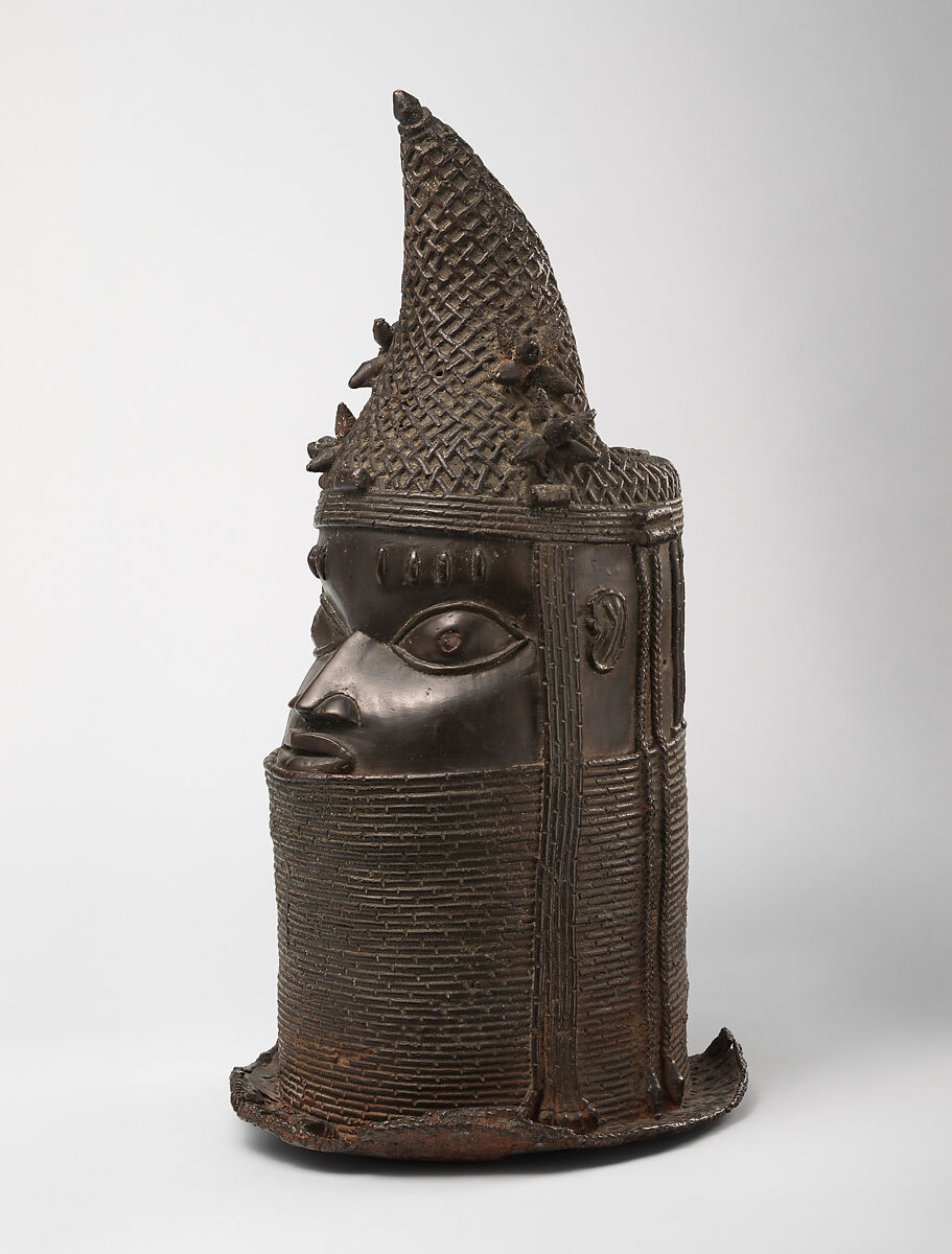 Ùhúnmwèlaò ọ́ghé iyọ́bà (head of a queen mother), Ìgùn Ẹ́rọ̀nwwọ̀n (brass-casting guild) artists, Brass, iron, Edo peoples