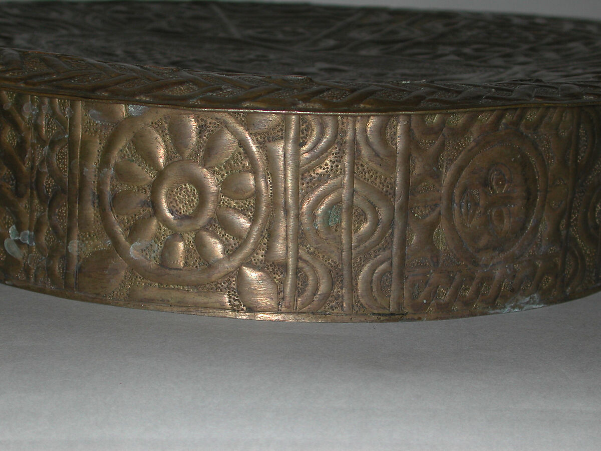 Lidded Box (ekpoki), Ìgùn Ẹ́rọ̀nwwọ̀n (brass-casting guild) artists, Brass, Edo peoples